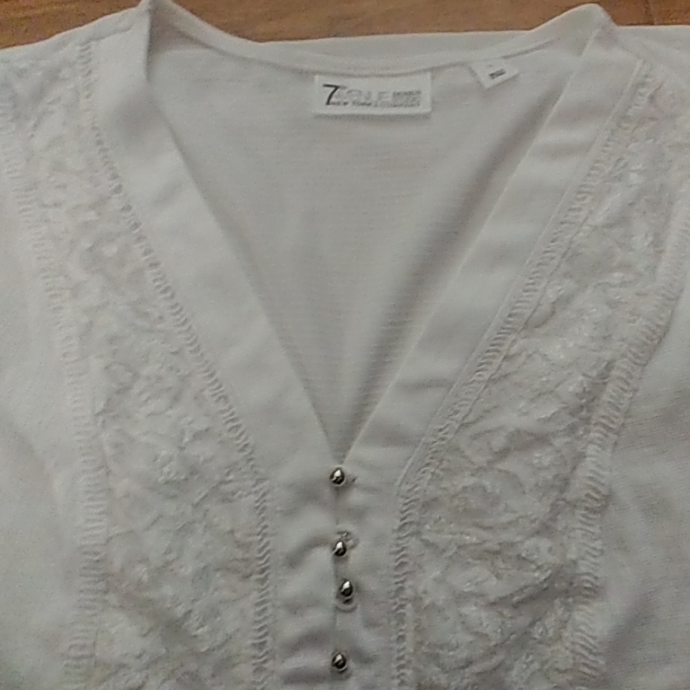 White top - Picture 2 of 2